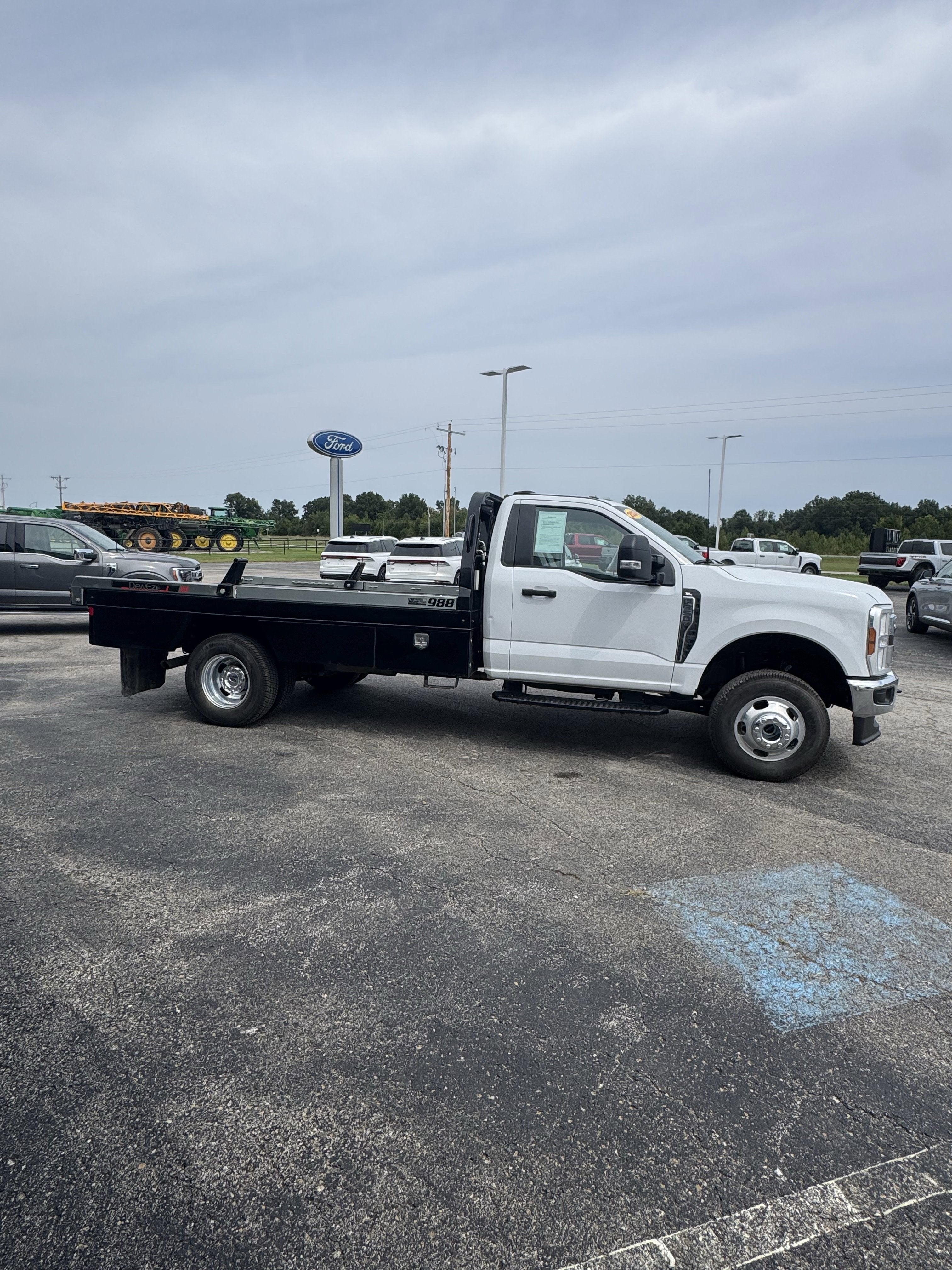 2024 Ford Super Duty F-350 DRW XL