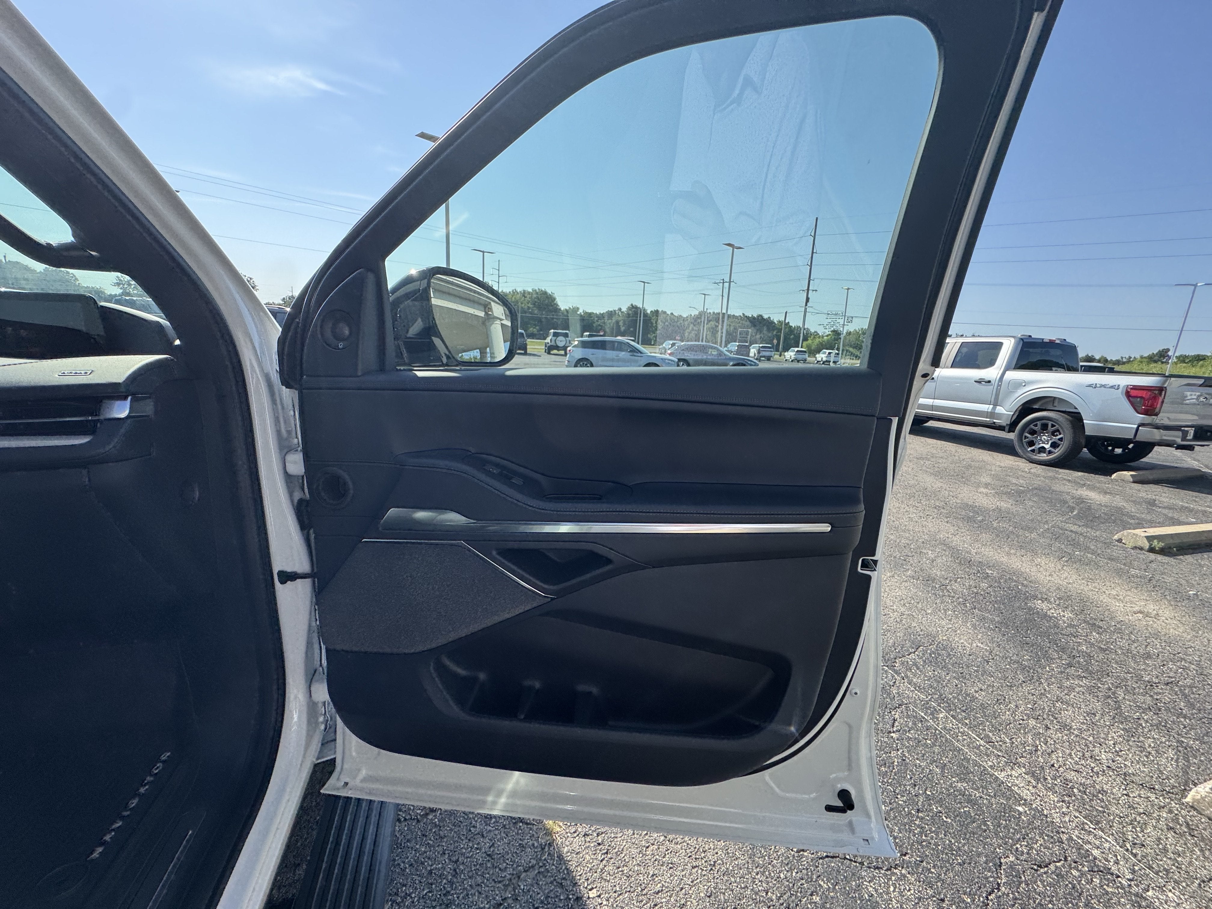 2027 Lincoln Navigator Reserve