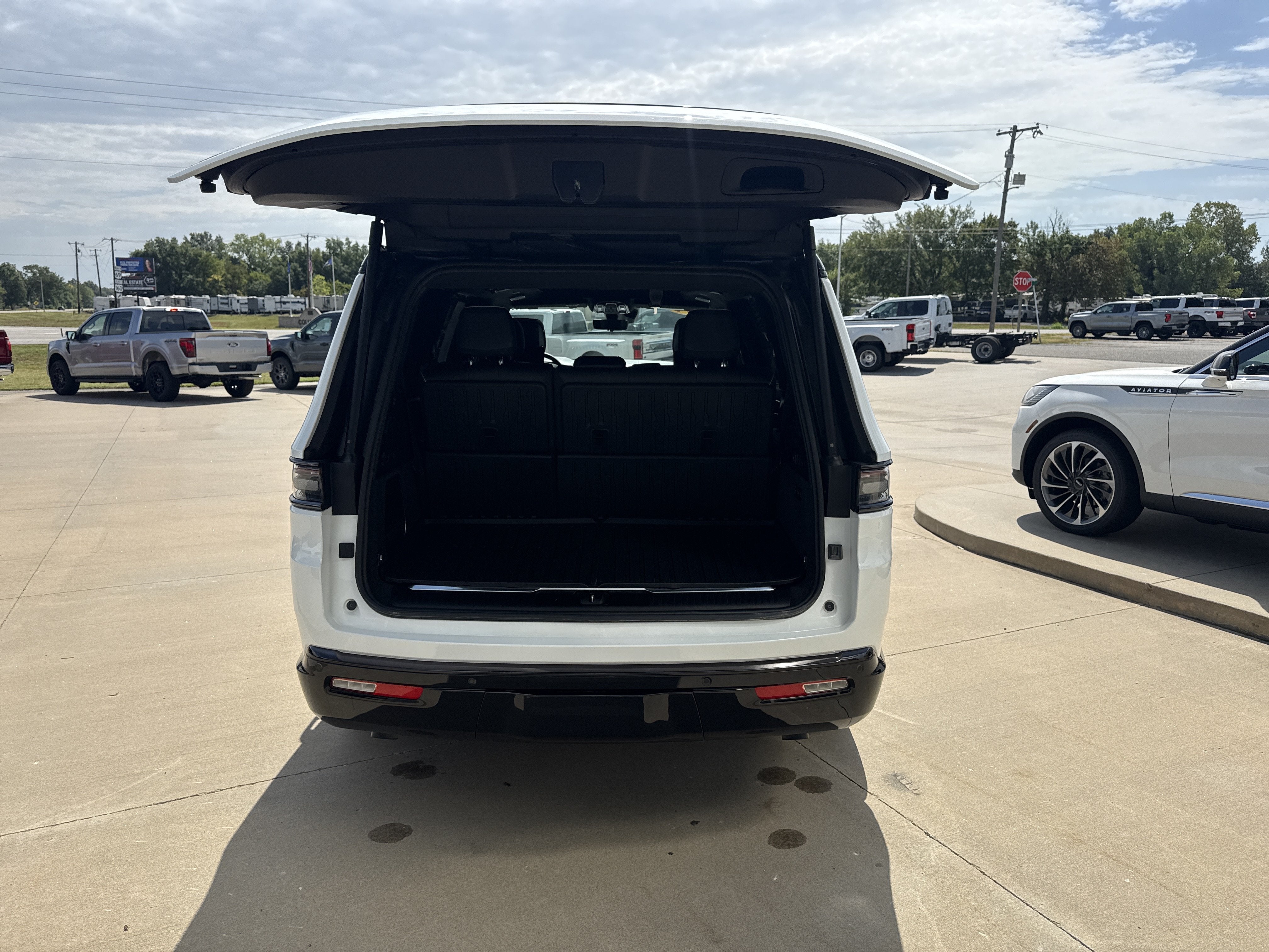 2024 Jeep Grand Wagoneer Series II Obsidian