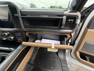 2027 Ford Super Duty F-350 SRW F-350® Lariat®