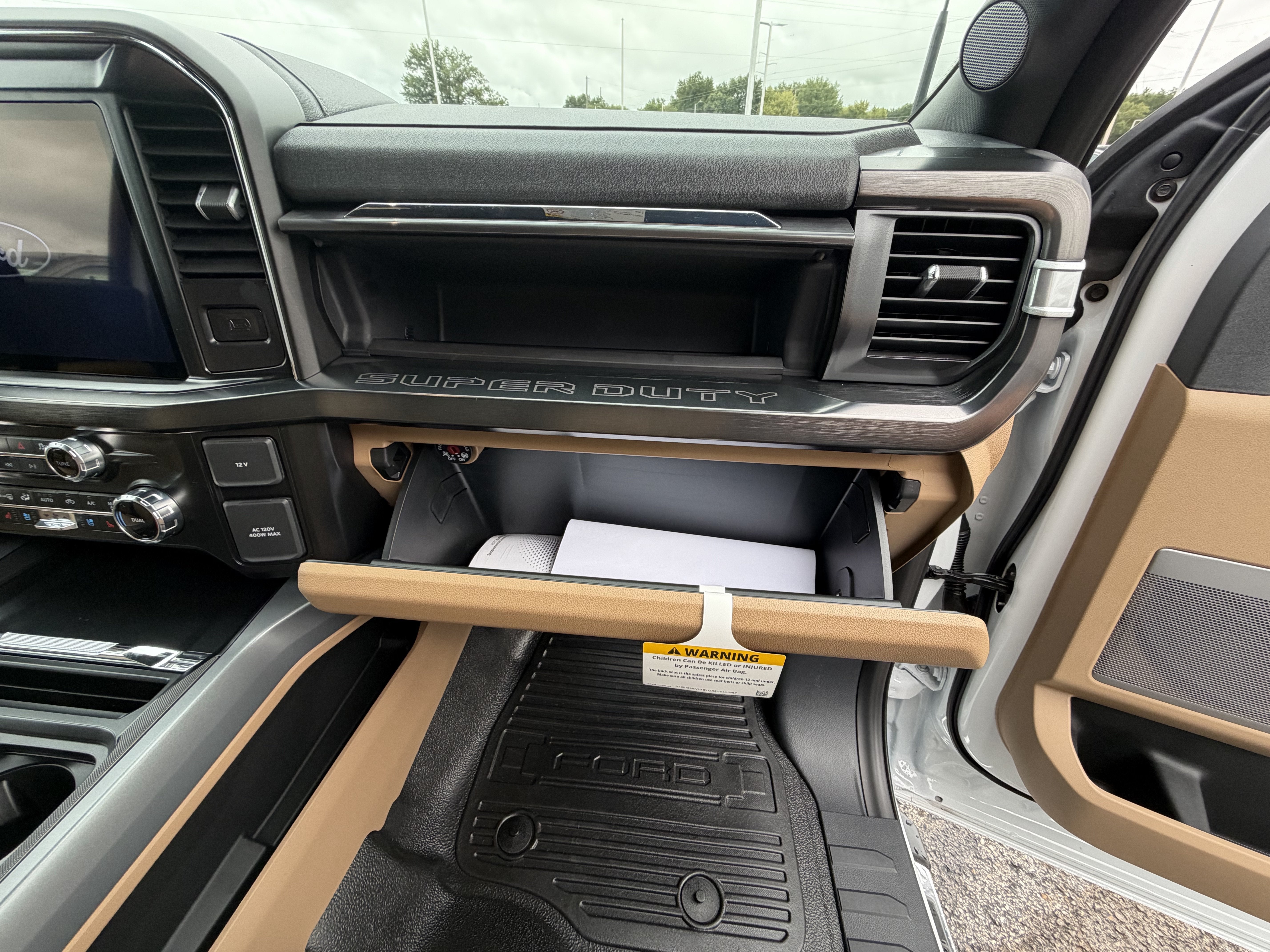 2027 Ford Super Duty F-350 SRW F-350® Lariat®