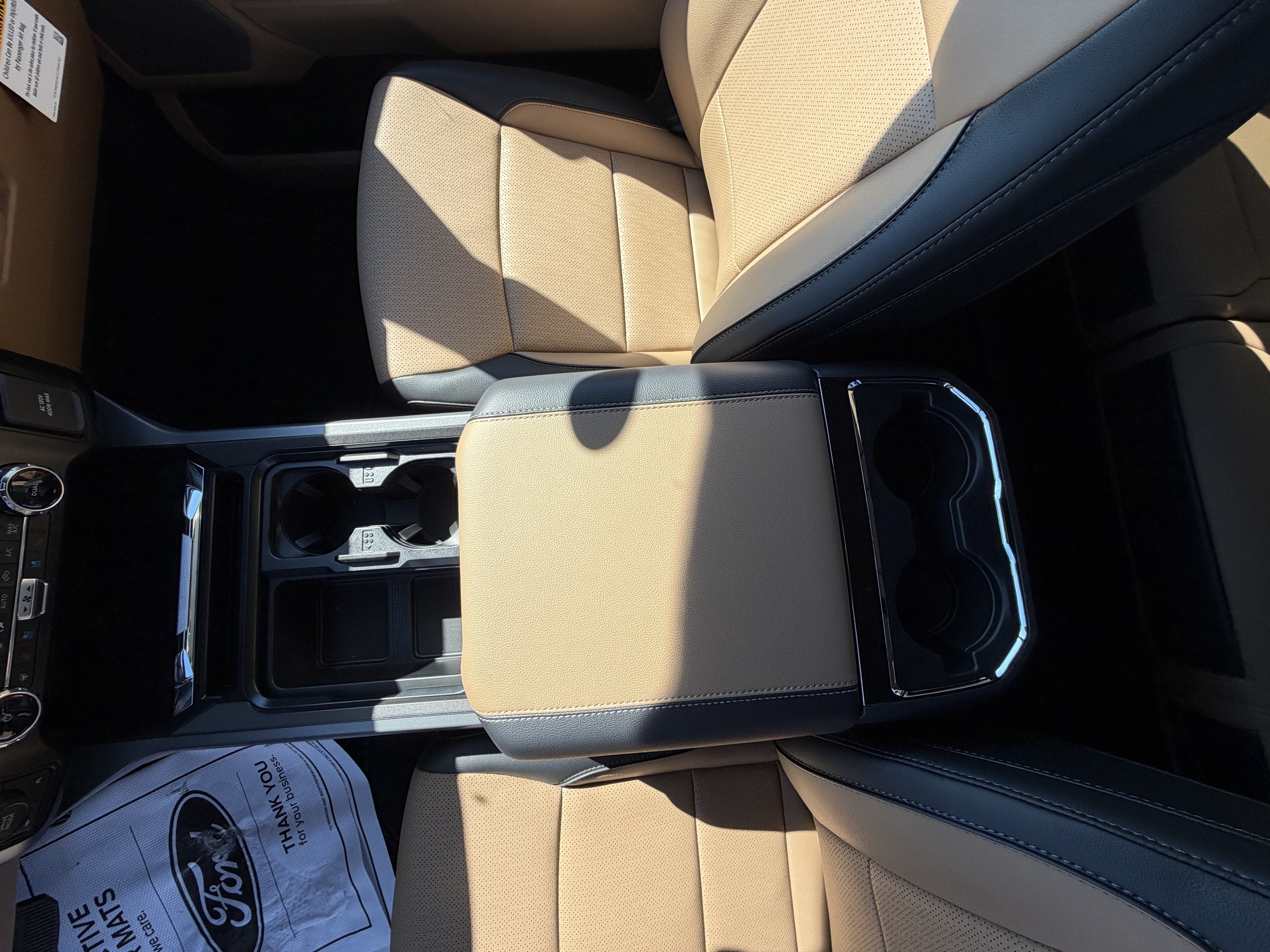 2027 Ford Super Duty F-350 SRW F-350® Lariat®