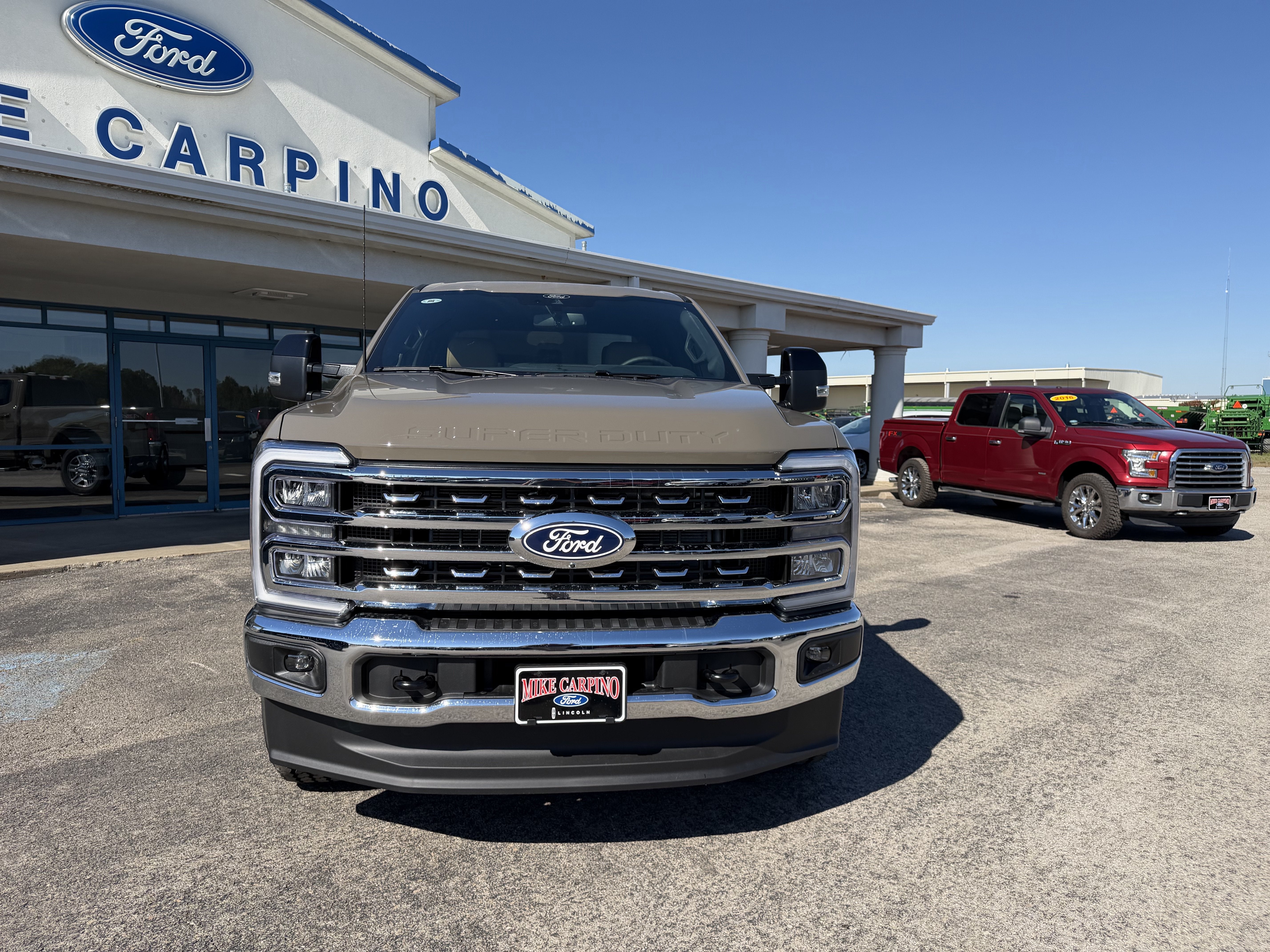 2027 Ford Super Duty F-350 SRW F-350® Lariat®
