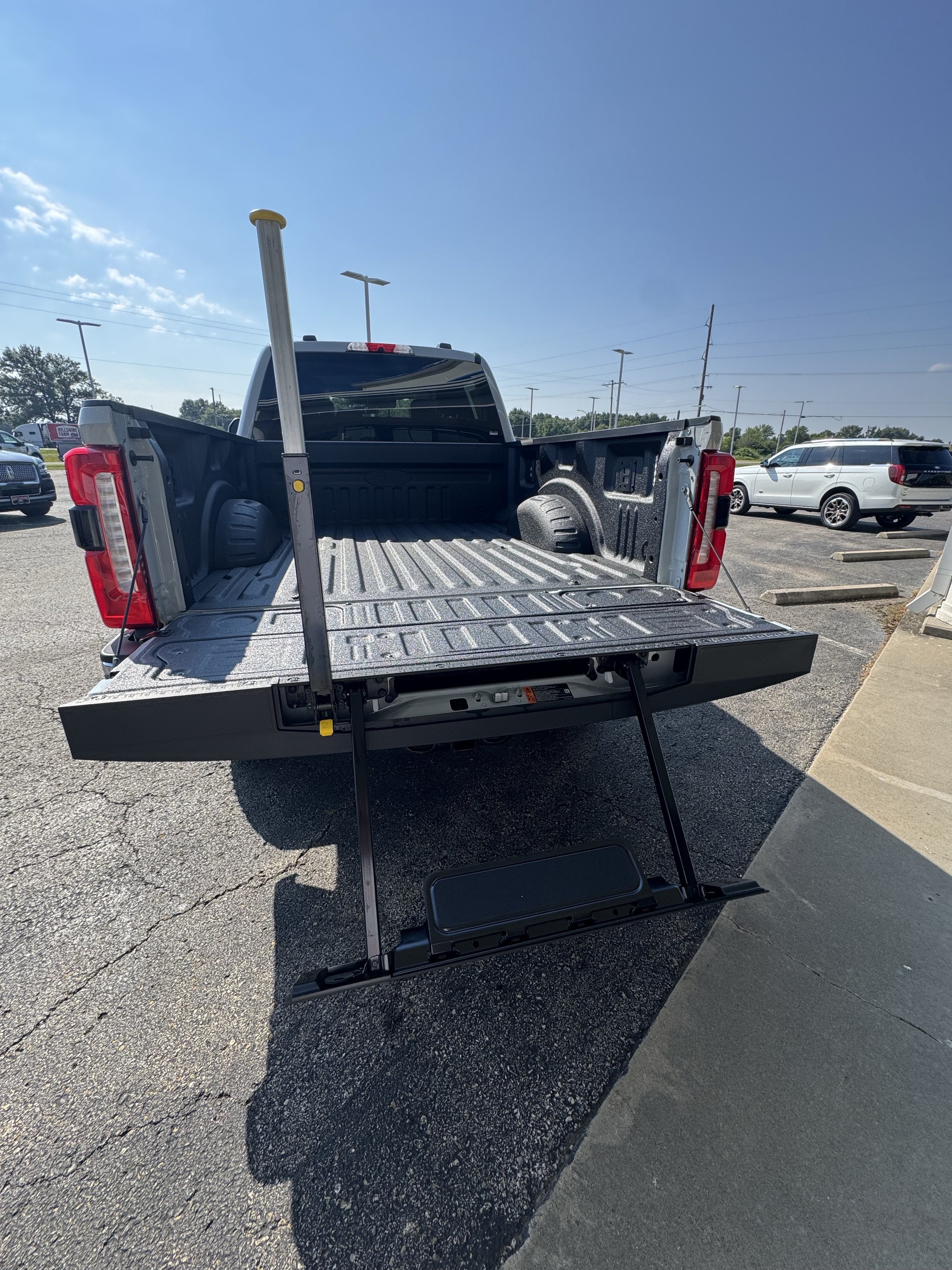2026 Ford Super Duty F-350 SRW F-350® Lariat®