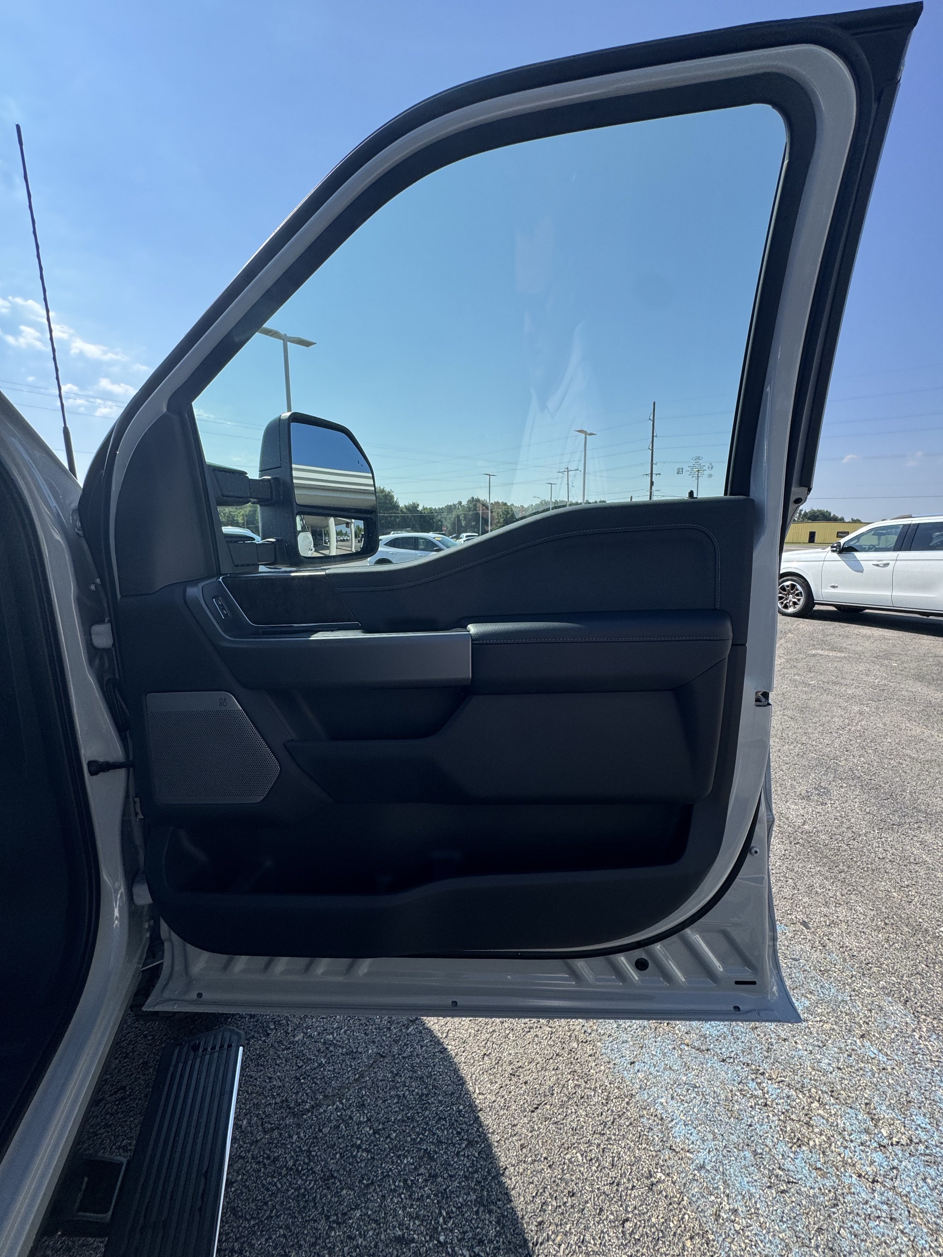 2026 Ford Super Duty F-350 SRW F-350® Lariat®
