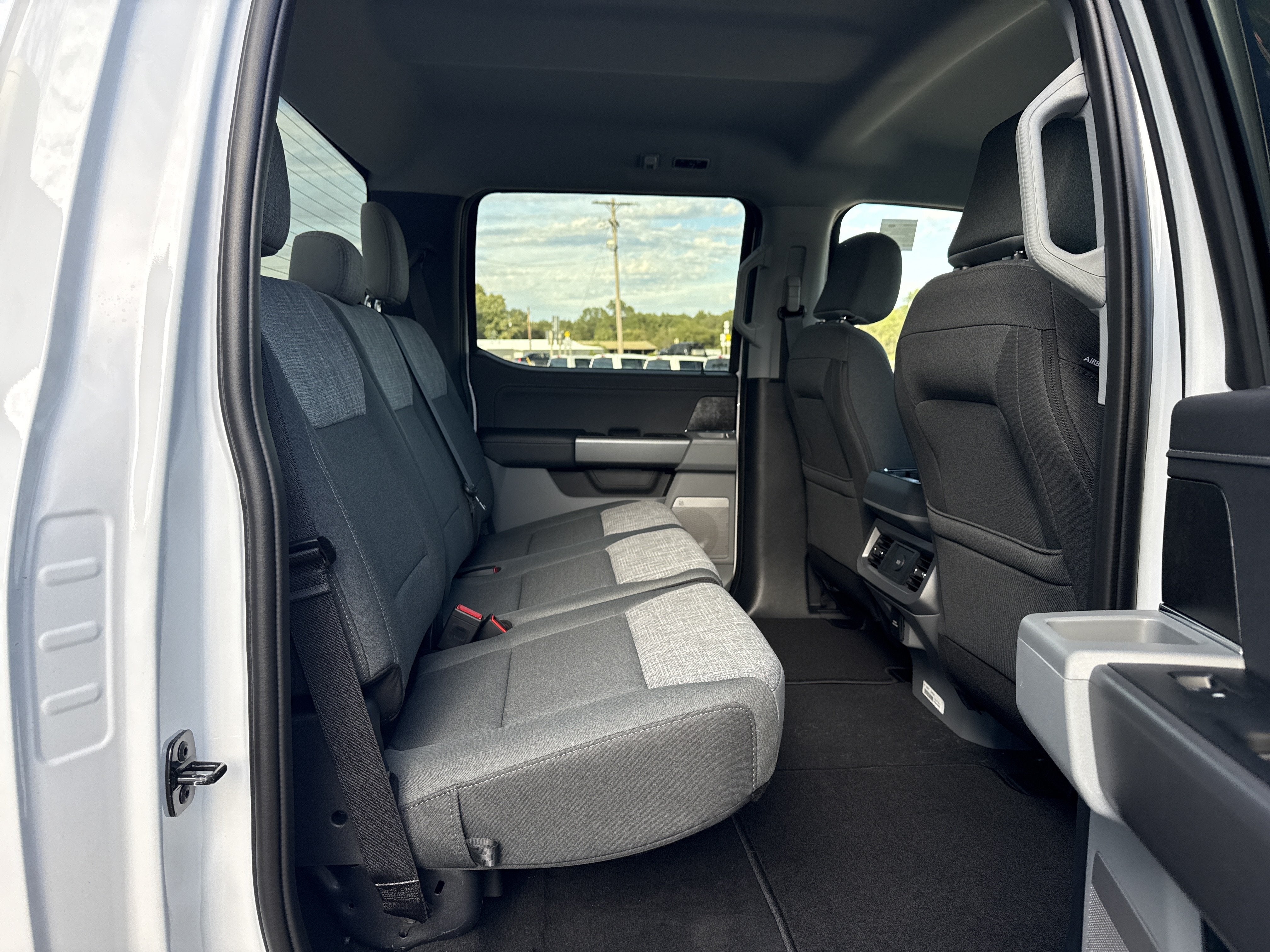 2027 Ford Super Duty F-250 SRW XLT