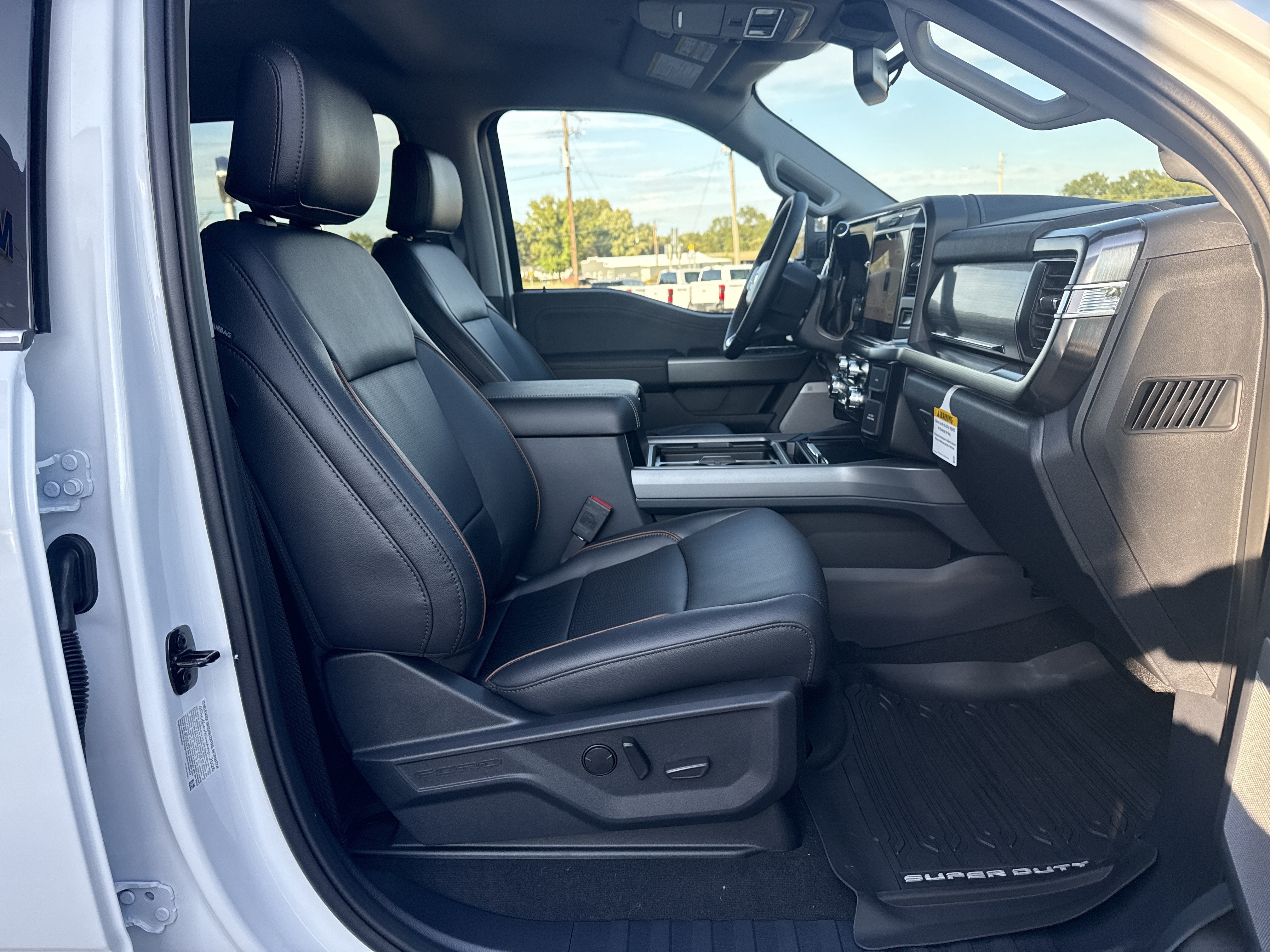 2027 Ford Super Duty F-250 SRW F-250® Lariat®