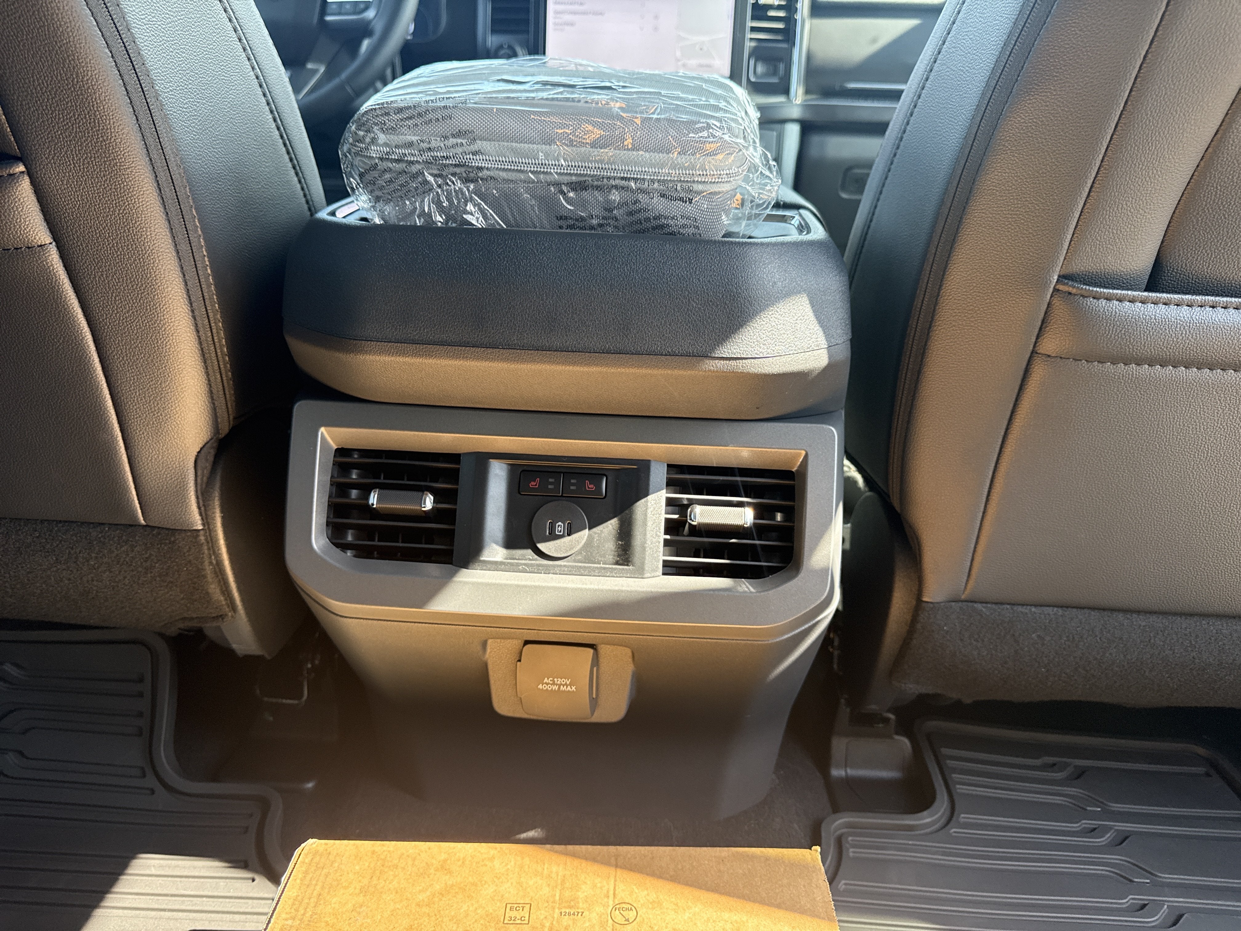 2027 Ford Super Duty F-250 SRW F-250® Lariat®