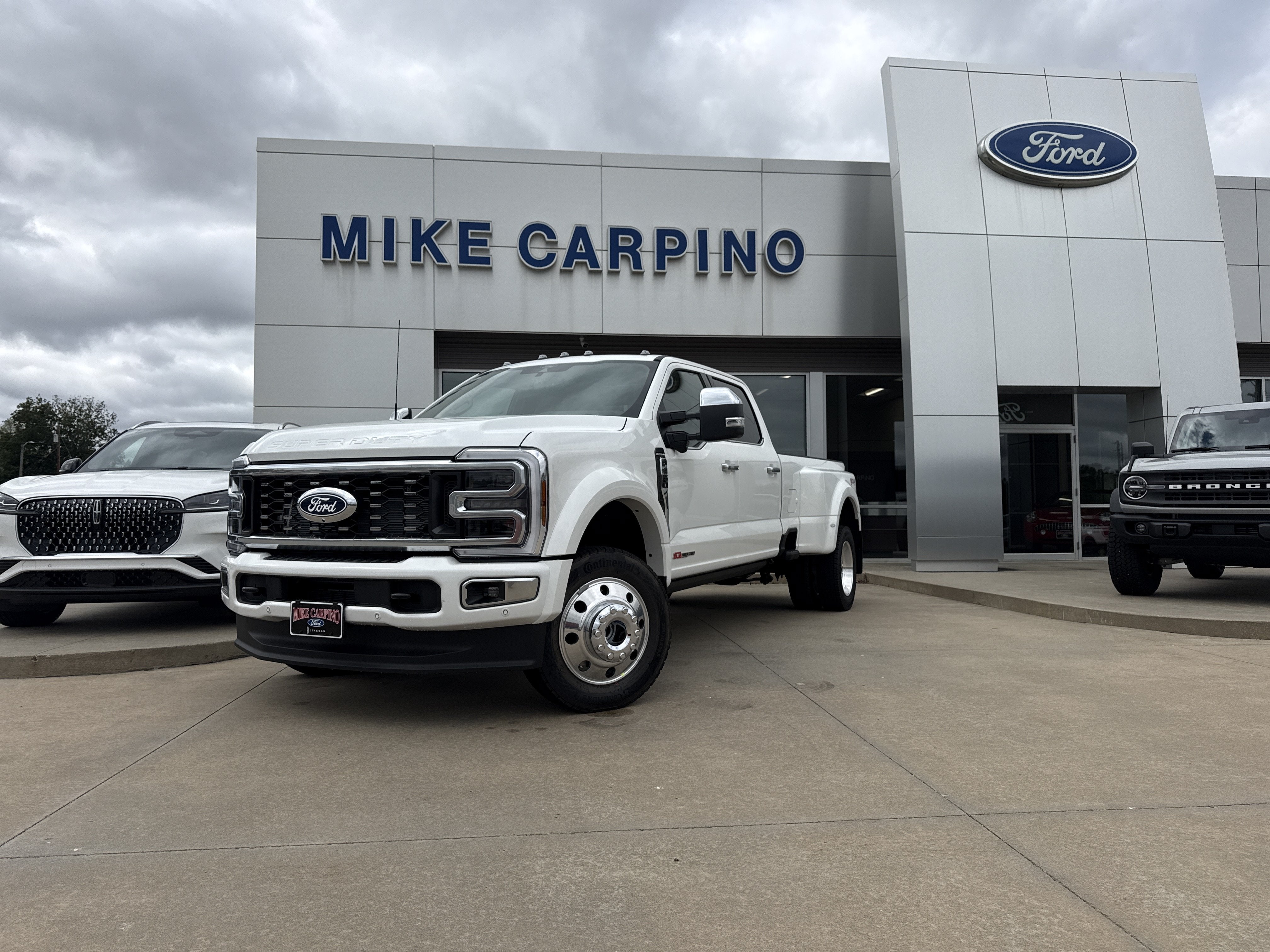 2027 Ford Super Duty F-450 DRW F-450® Platinum®