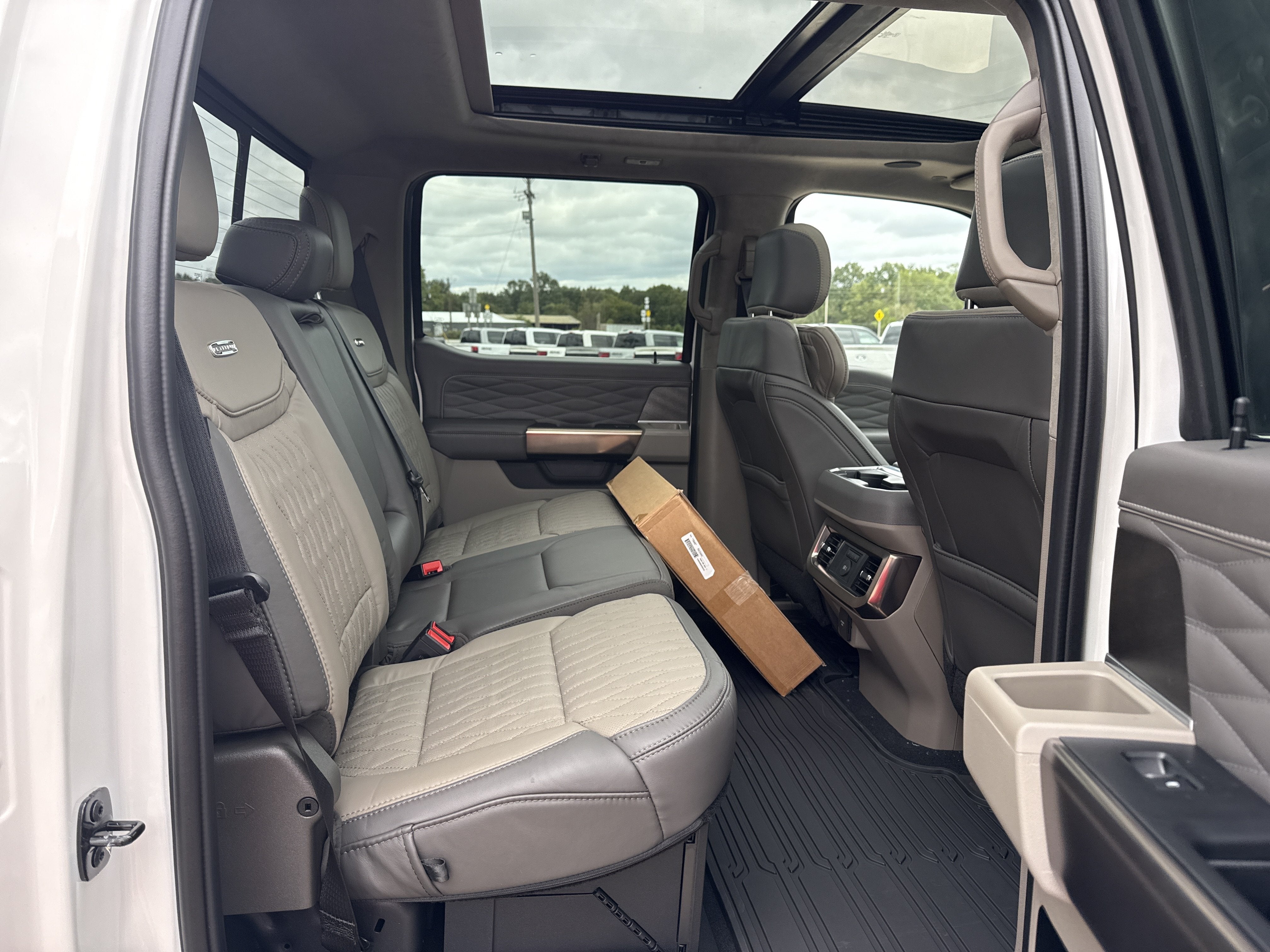 2027 Ford Super Duty F-450 DRW F-450® Platinum®