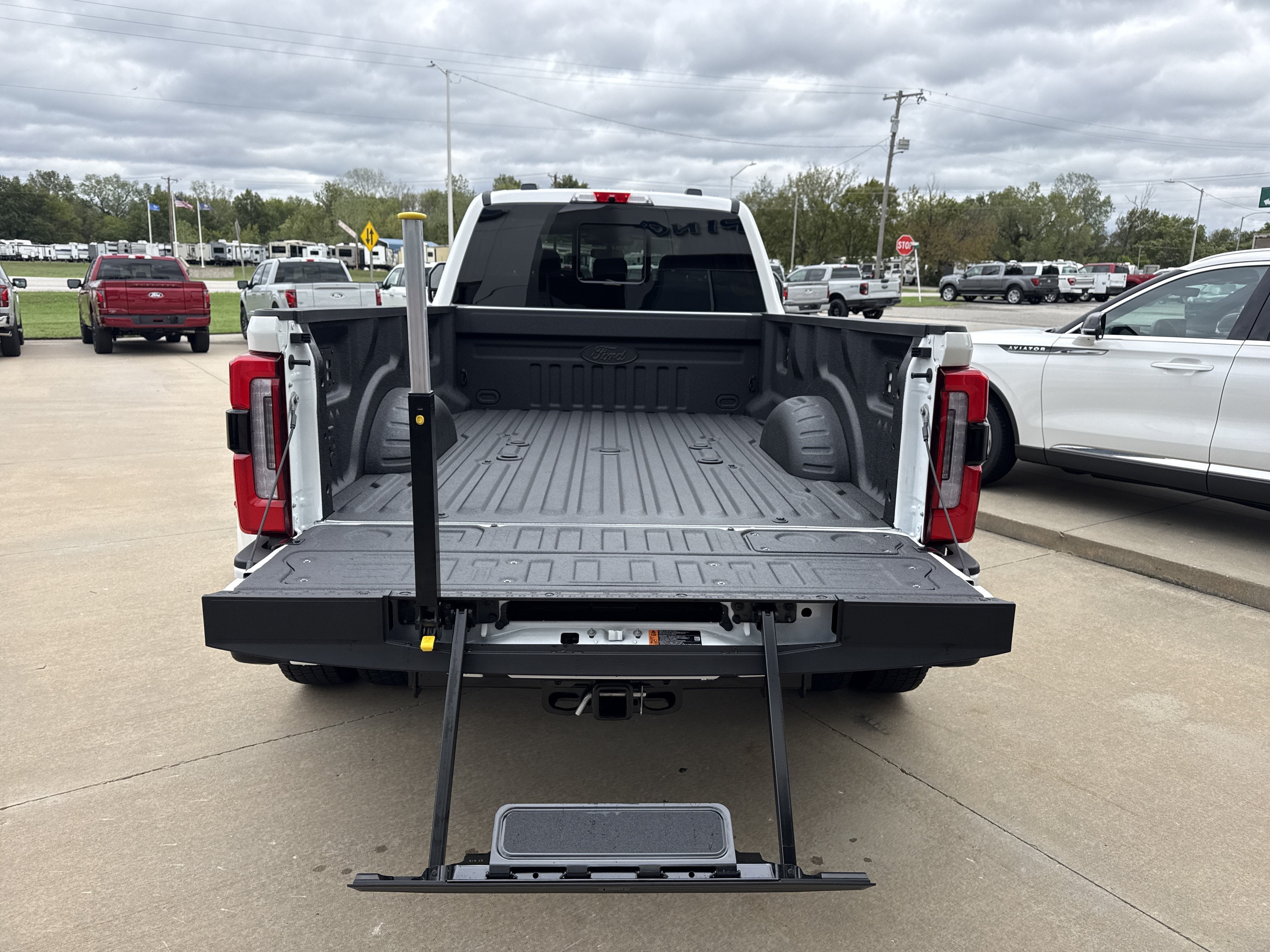 2027 Ford Super Duty F-450 DRW F-450® Platinum®