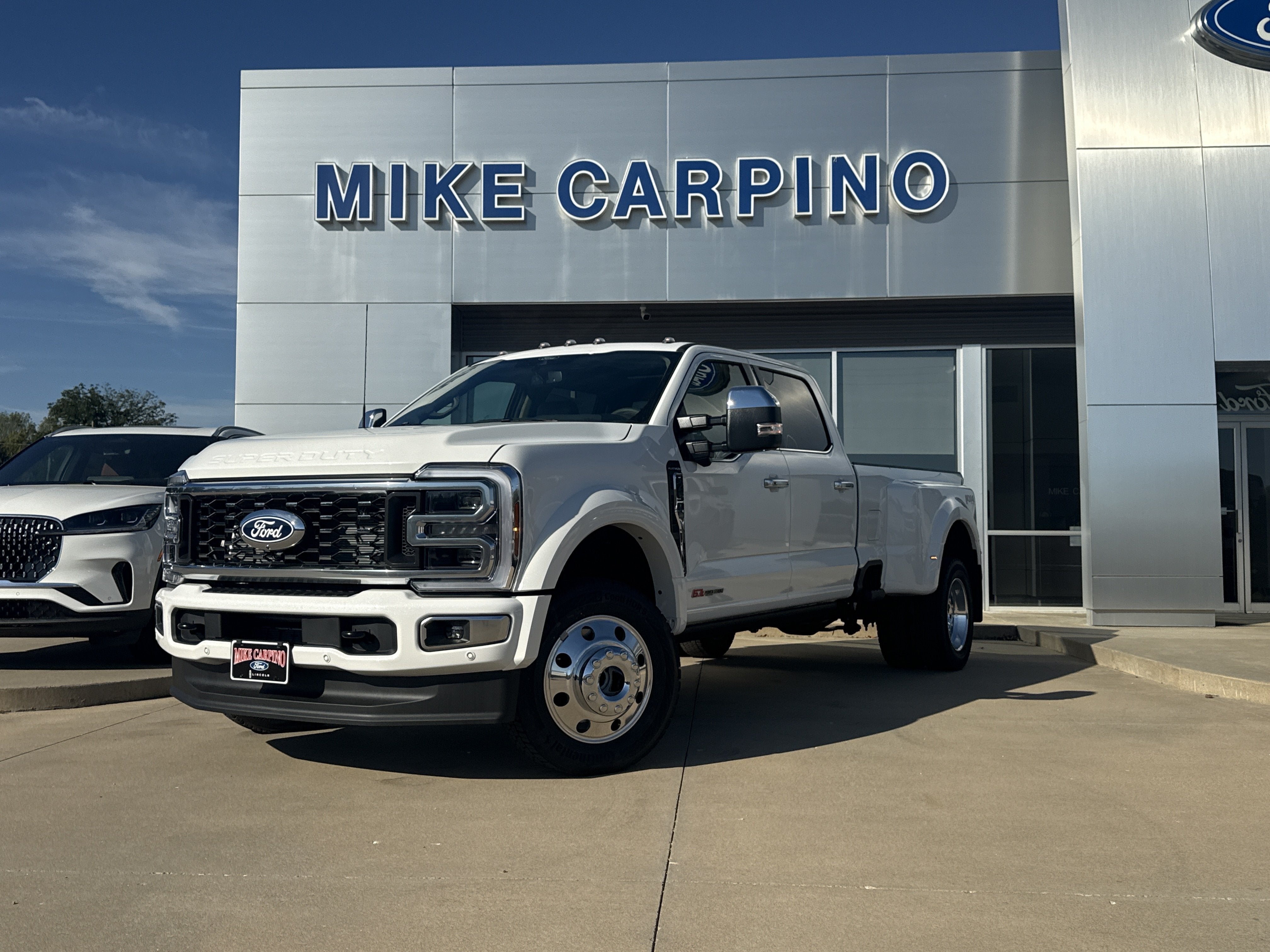 2027 Ford Super Duty F-450 DRW F-450® Platinum®