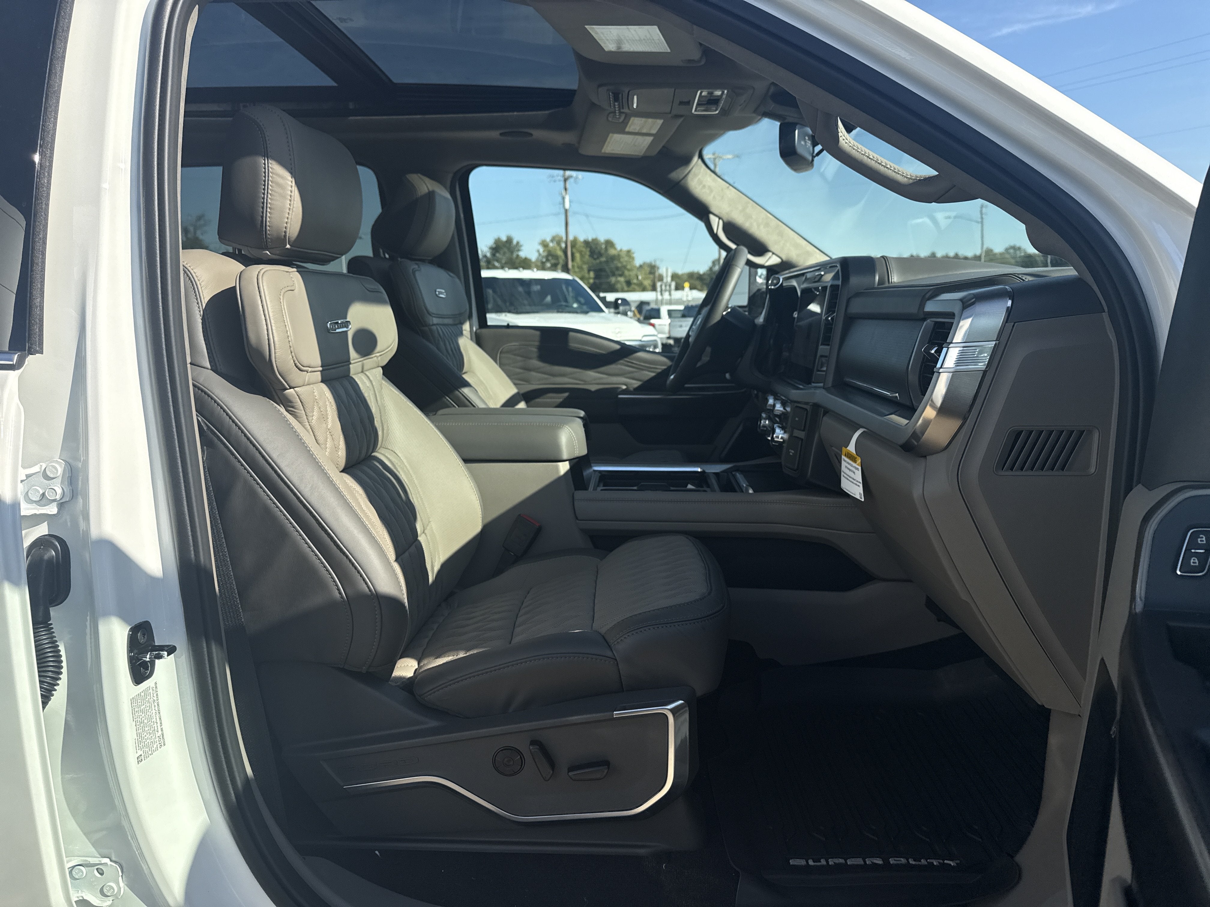 2027 Ford Super Duty F-450 DRW F-450® Platinum®