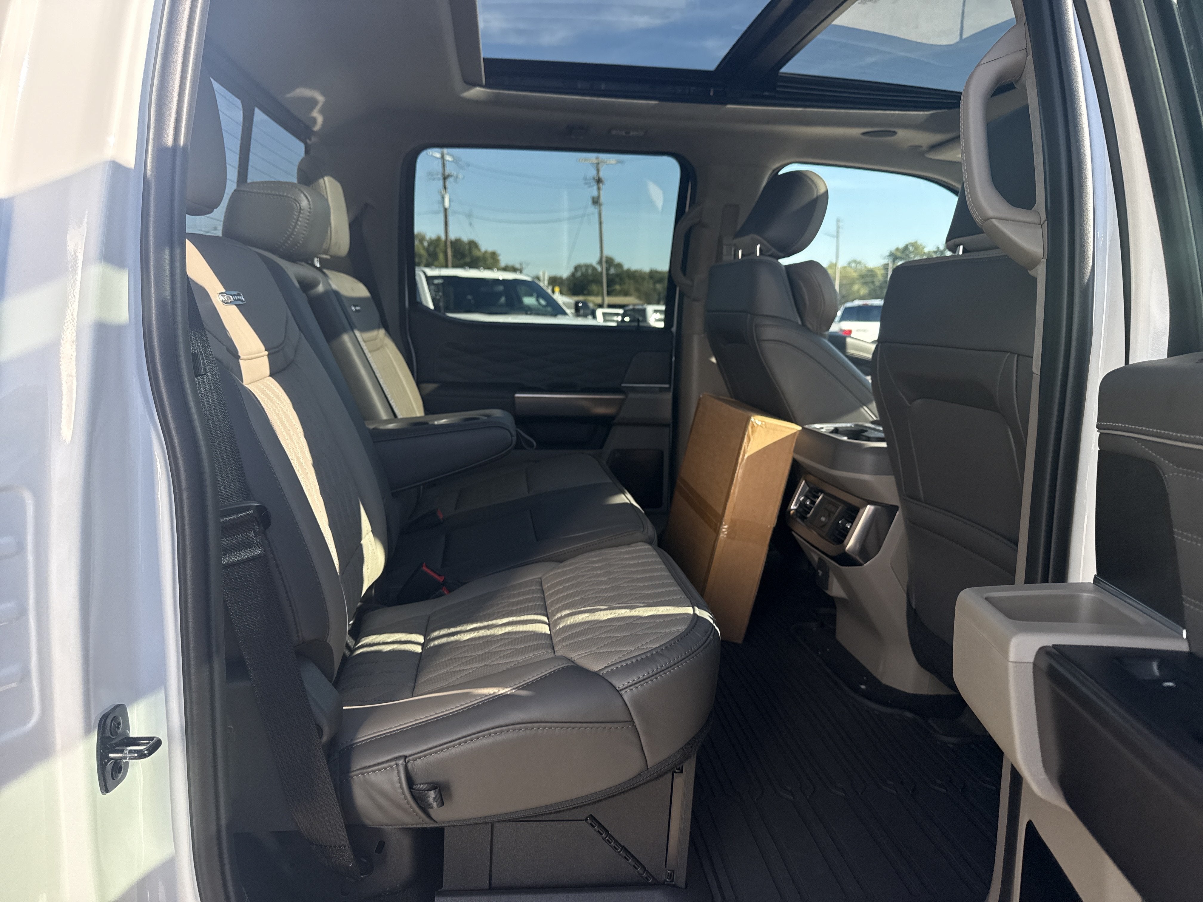 2027 Ford Super Duty F-450 DRW F-450® Platinum®