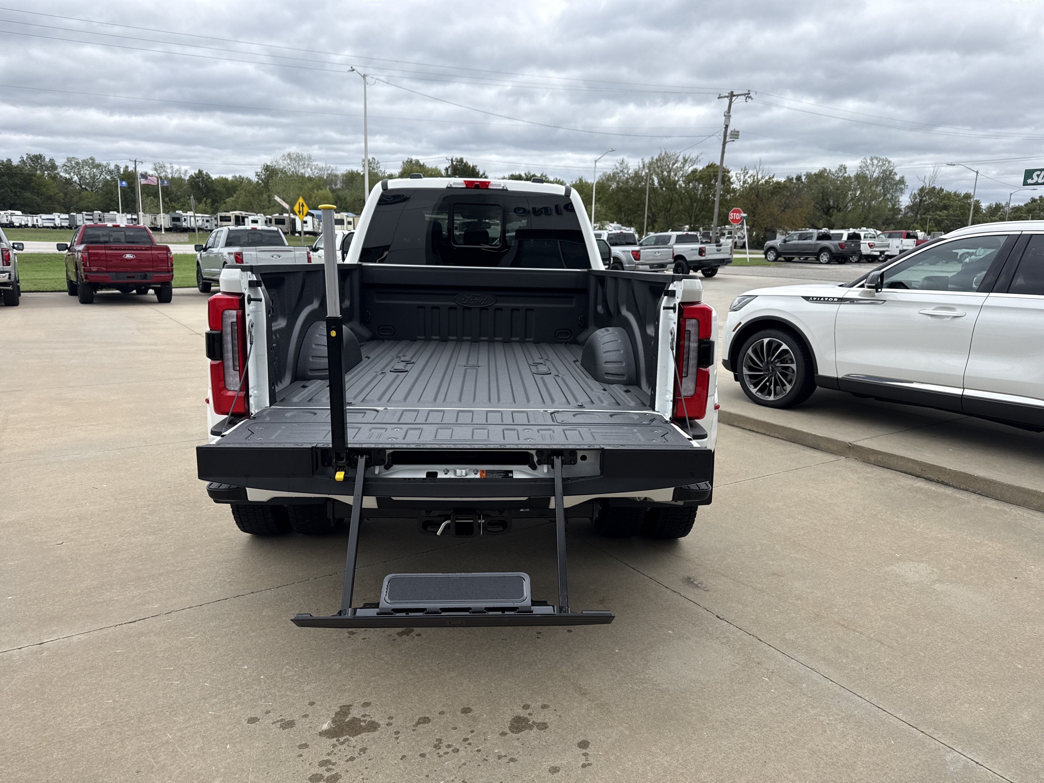 2027 Ford Super Duty F-450 DRW F-450® Platinum®