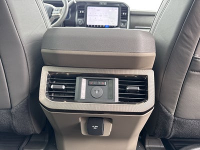 2027 Ford Super Duty F-450 DRW F-450® Platinum®
