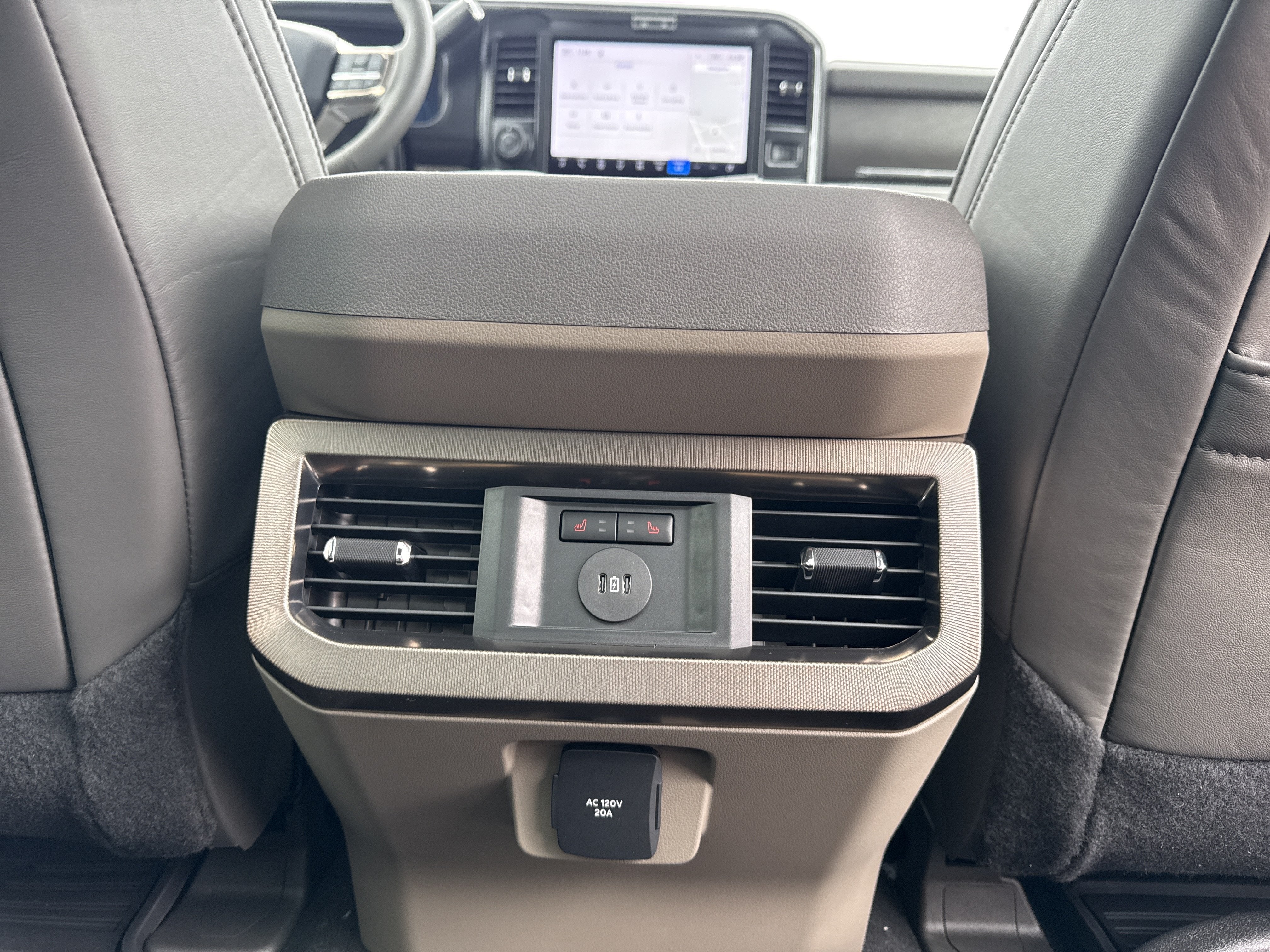 2027 Ford Super Duty F-450 DRW F-450® Platinum®
