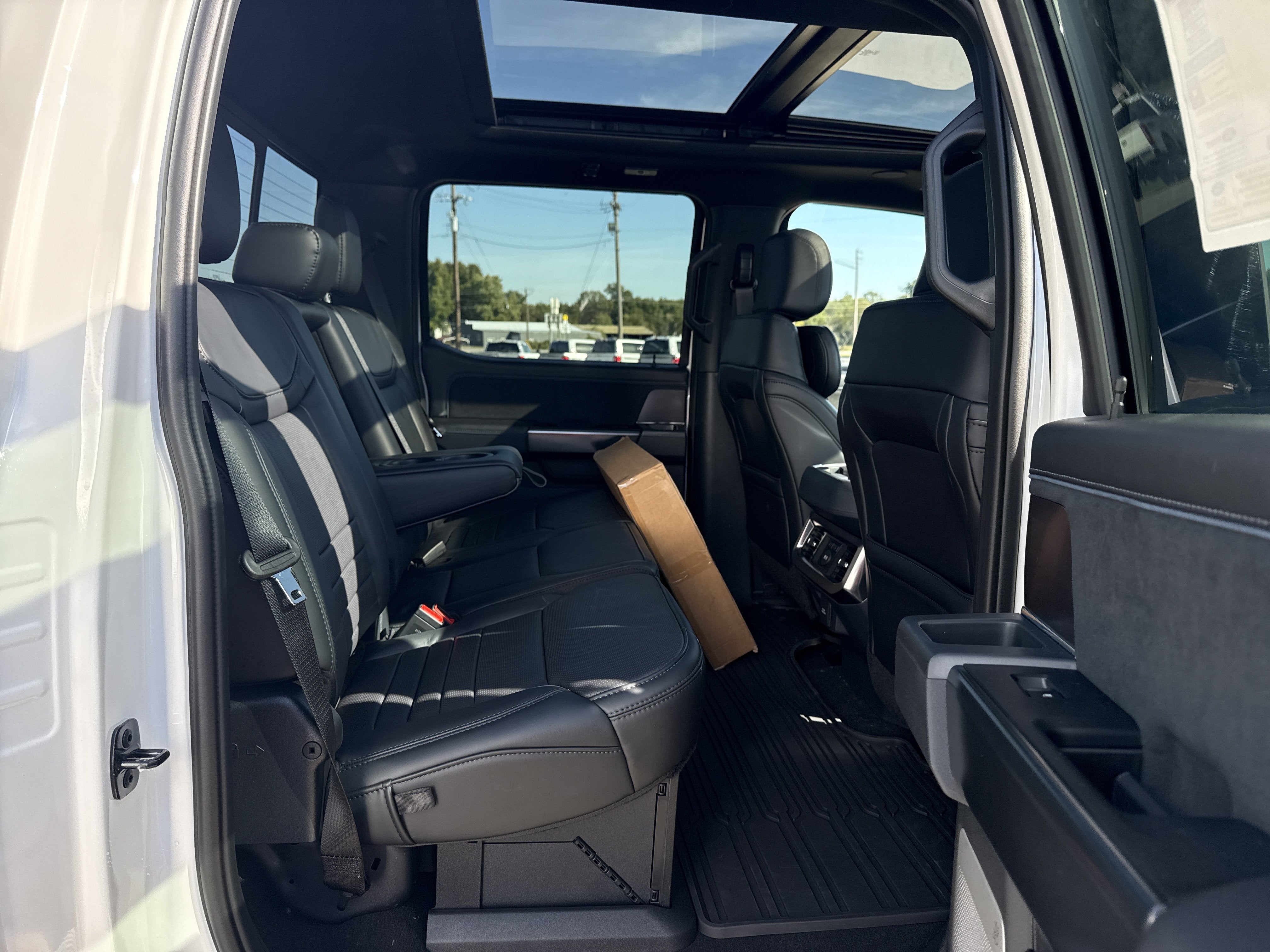 2027 Ford Super Duty F-450 DRW F-450® Platinum®