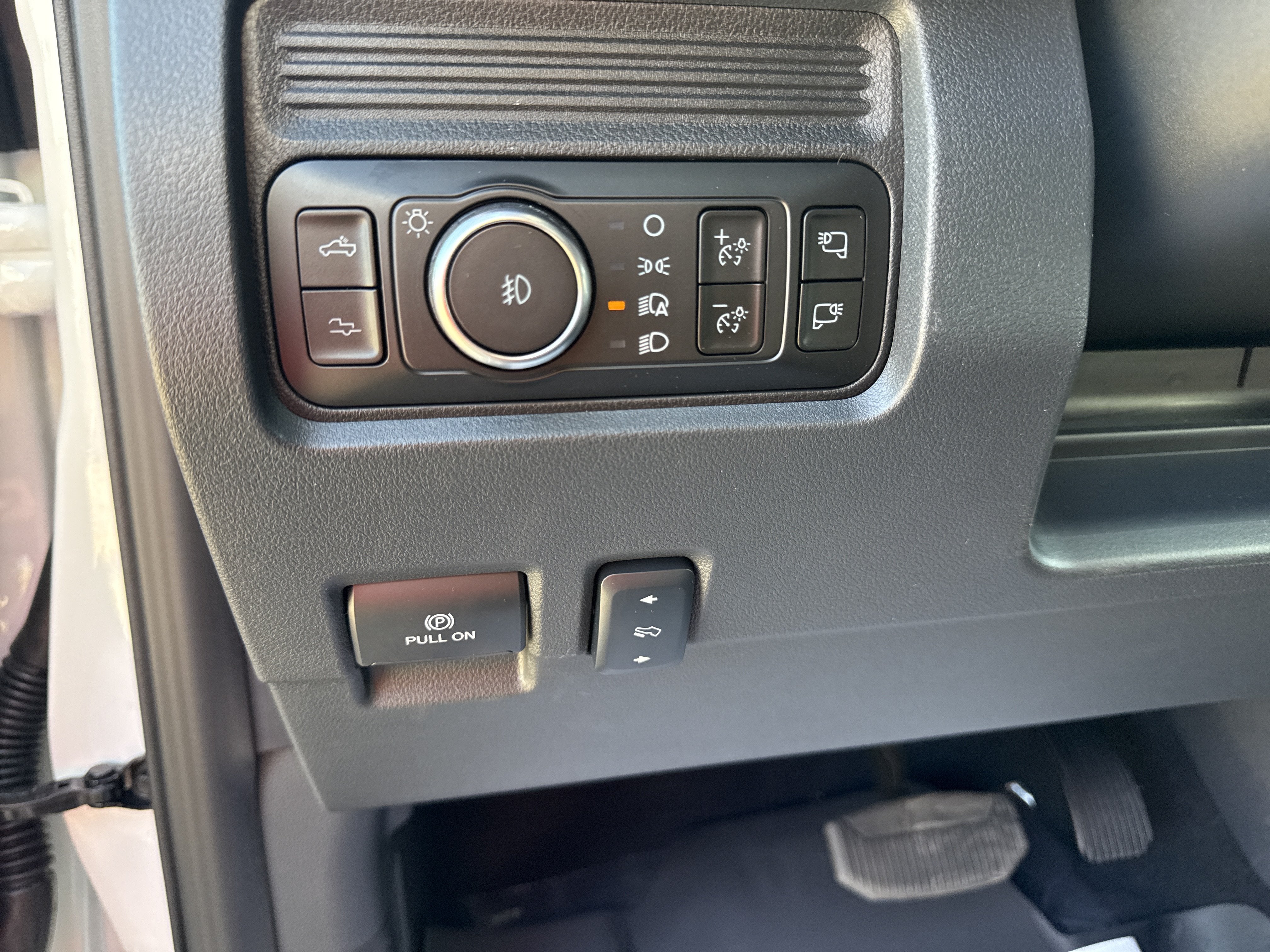 2027 Ford Super Duty F-450 DRW F-450® Platinum®