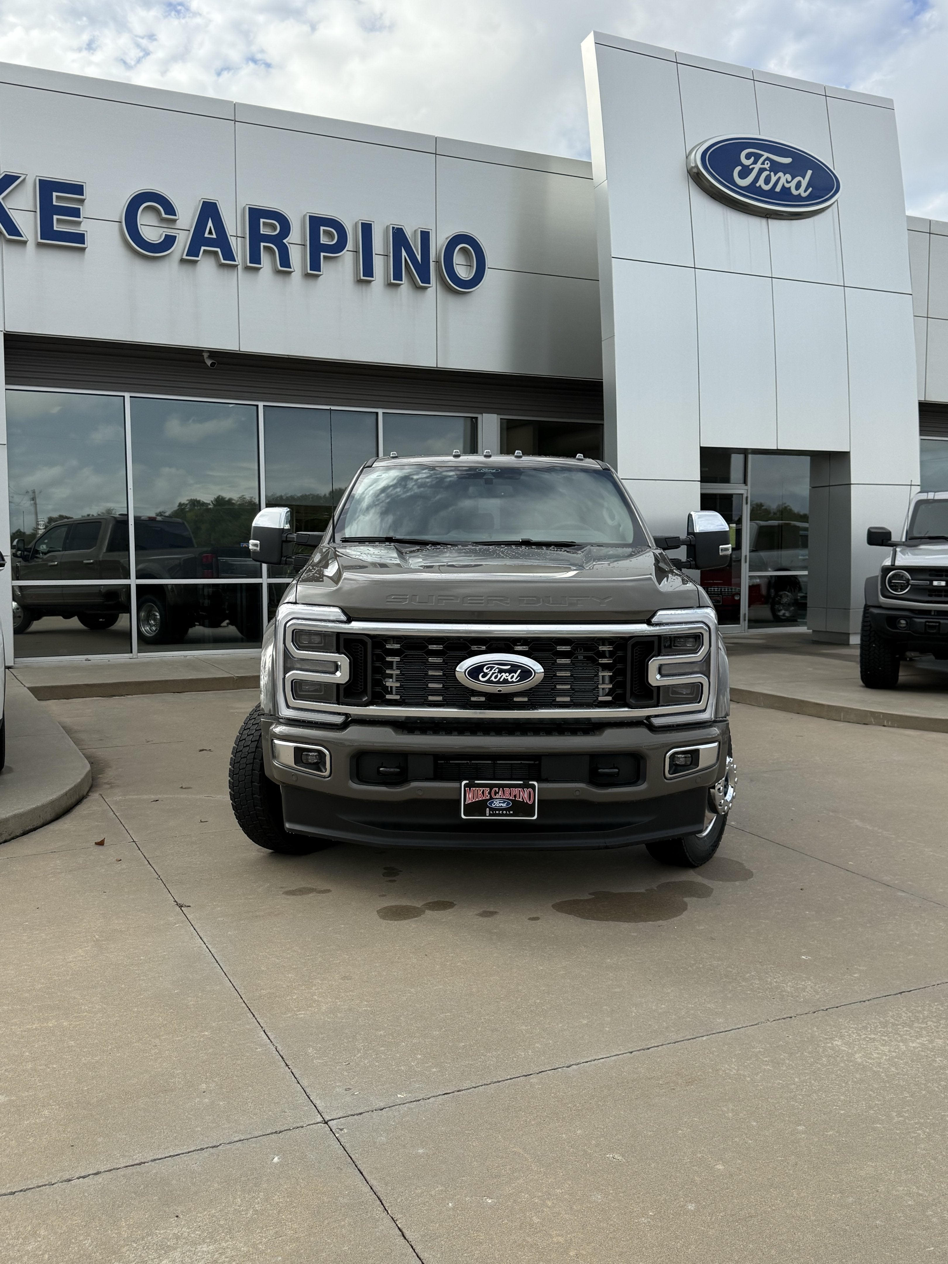 2027 Ford Super Duty F-450 DRW F-450® Platinum®