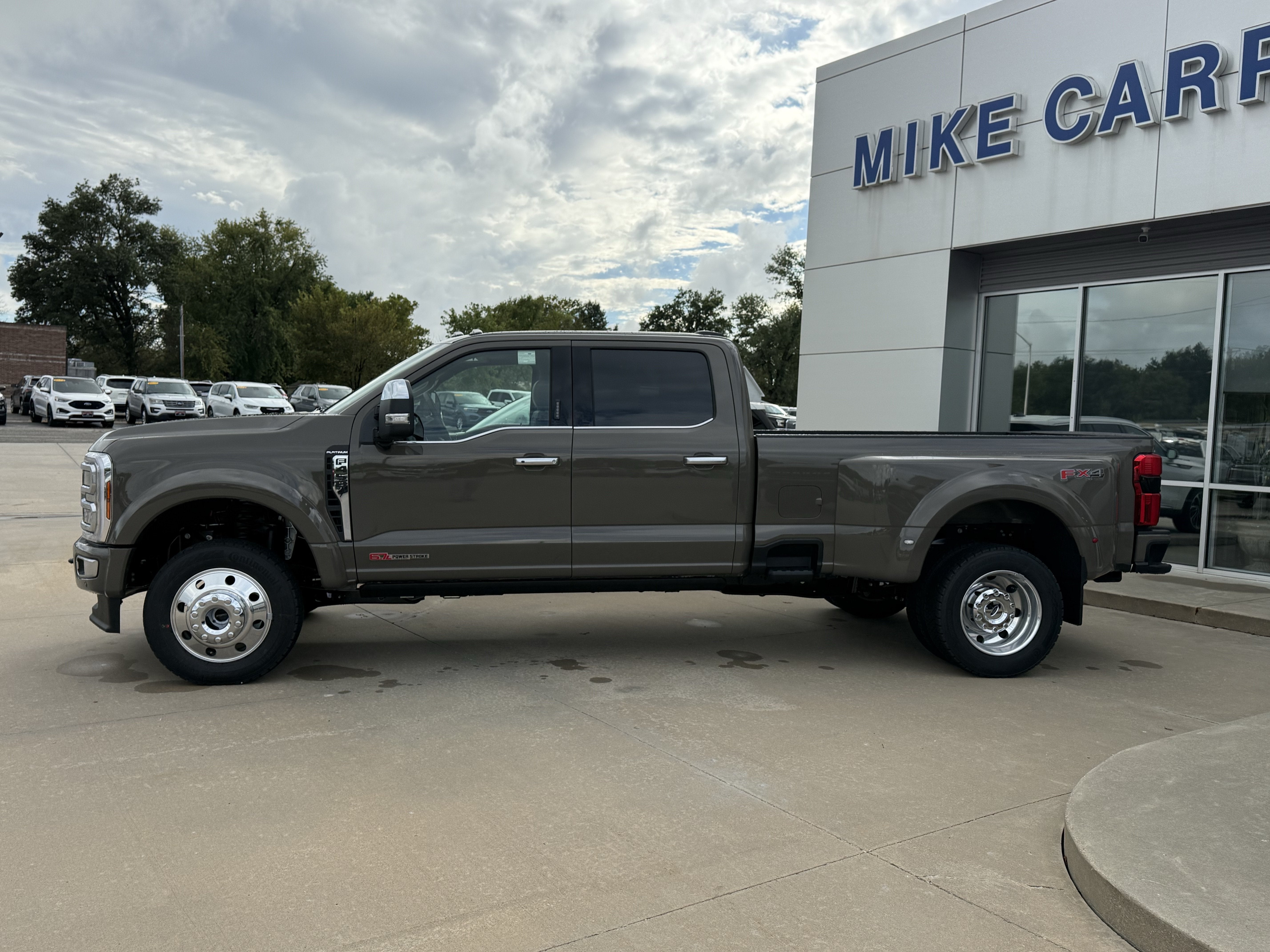 2027 Ford Super Duty F-450 DRW F-450® Platinum®