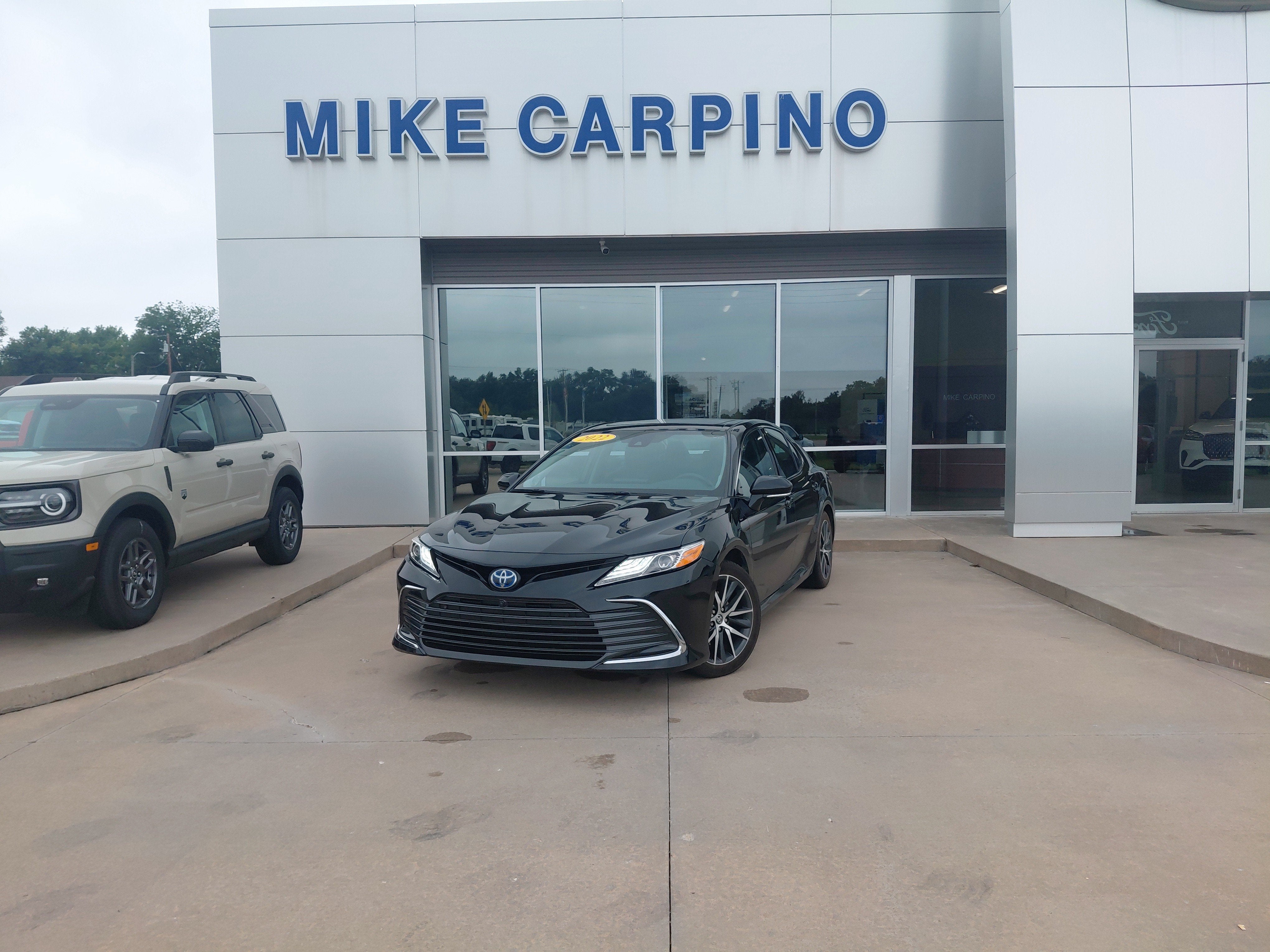 2022 Toyota Camry Hybrid XLE