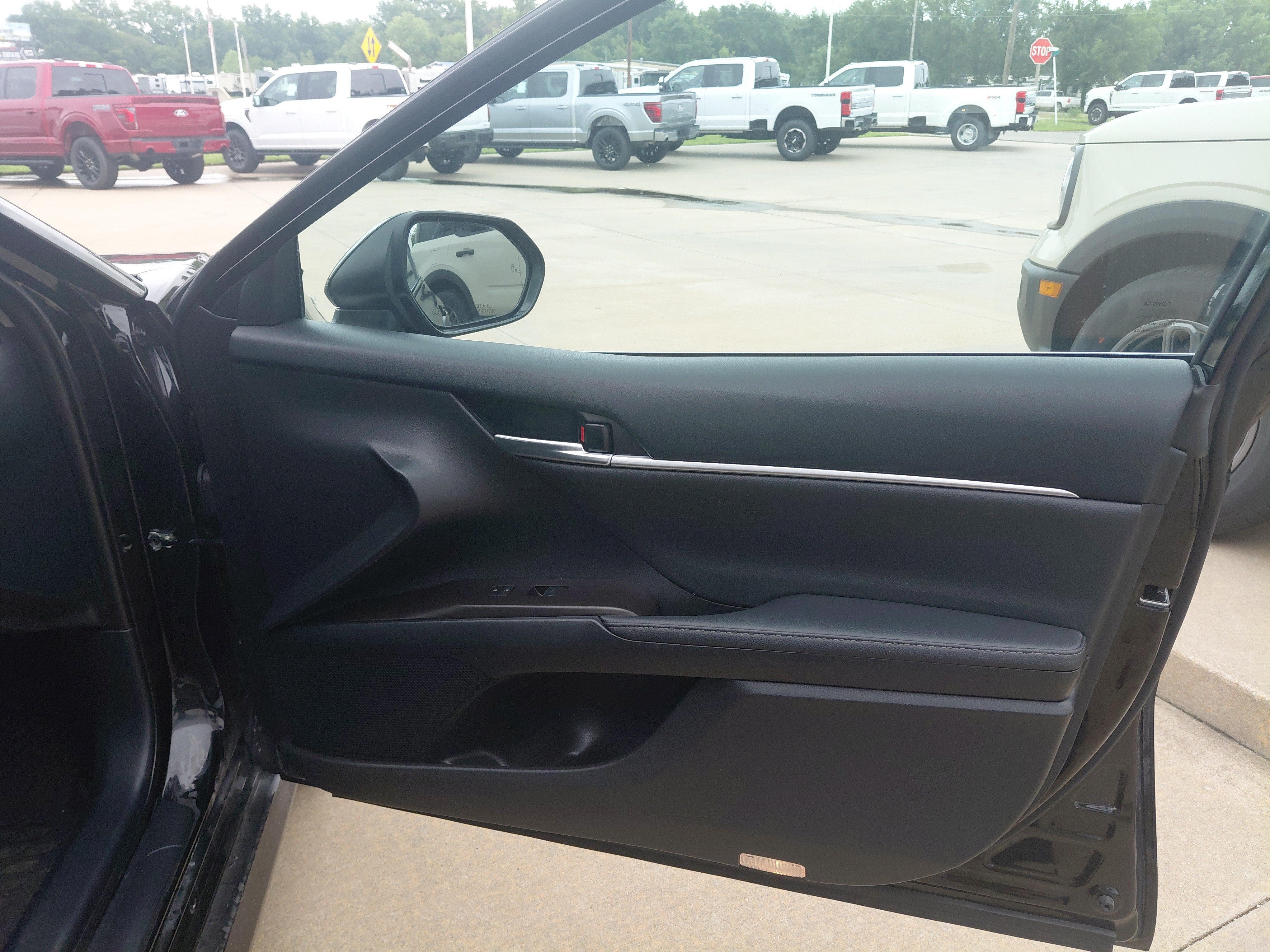 2022 Toyota Camry Hybrid XLE