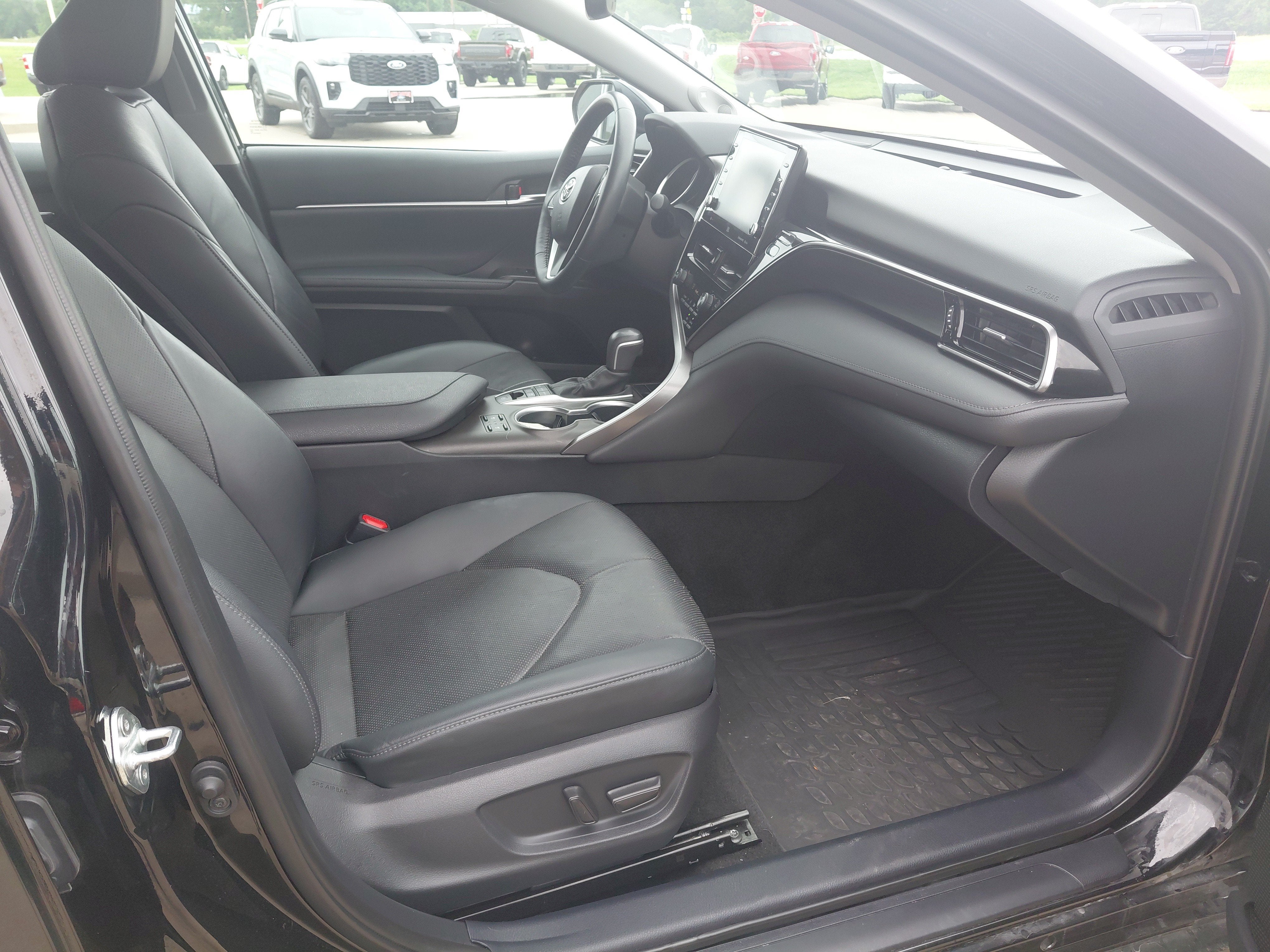 2022 Toyota Camry Hybrid XLE