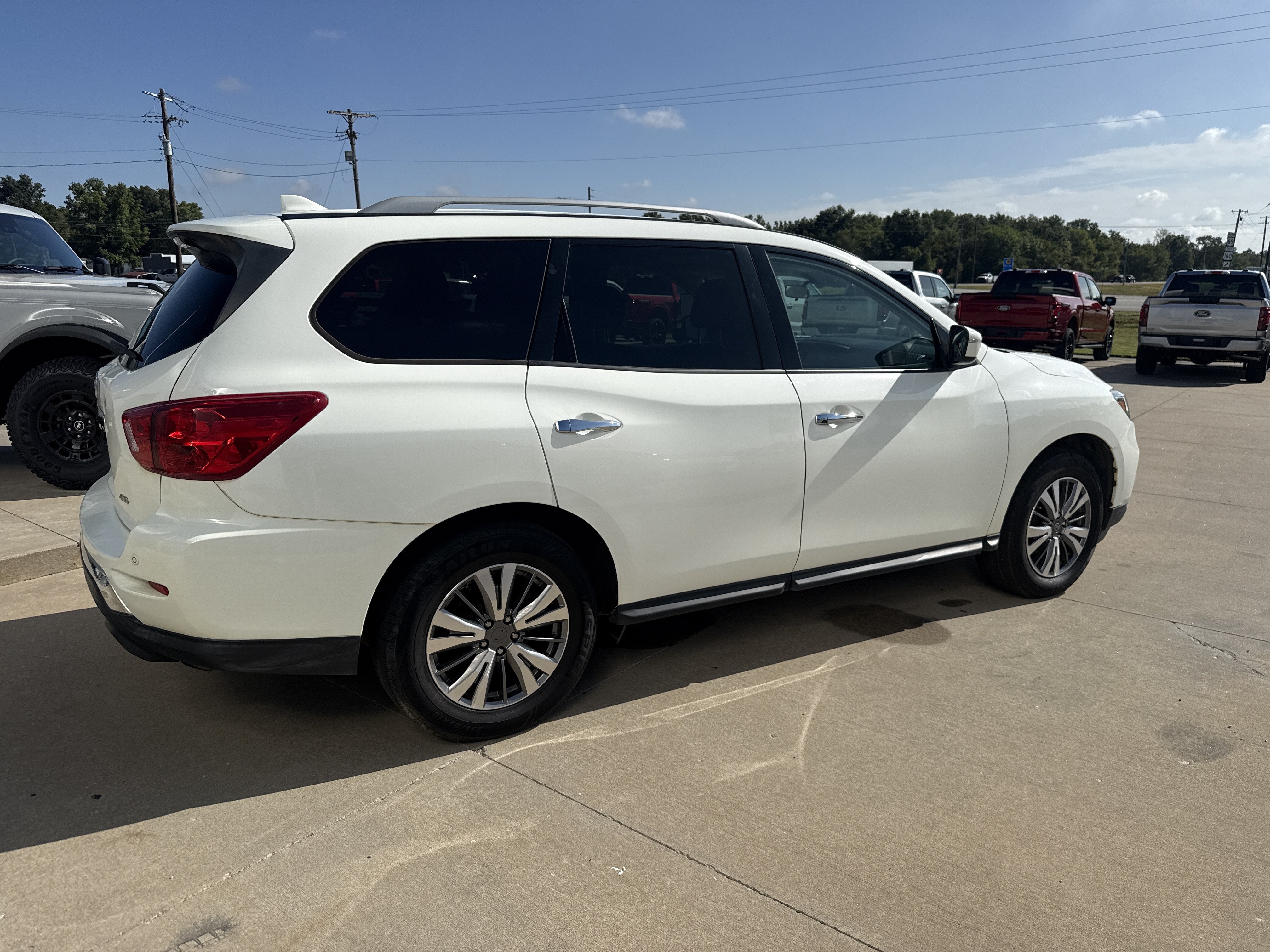2020 Nissan Pathfinder S